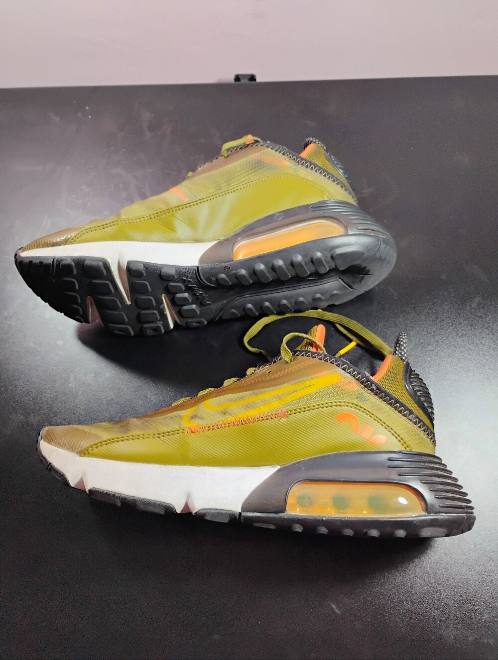 Nike Air Max 2090 Olive green Flak Women’s 9 Sneakers DC1875‑300 - Picture 7 of 10